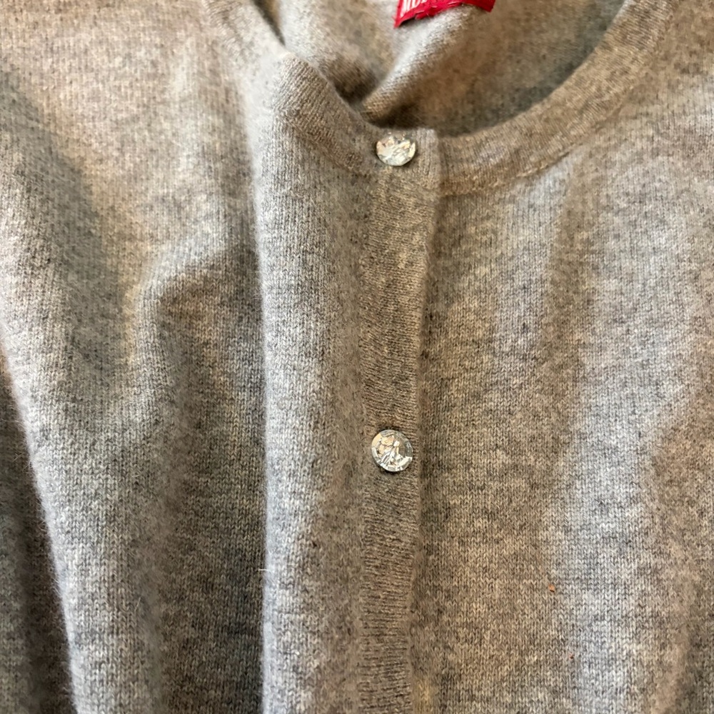 100% Cashmere | Gray Women's Botton-Down Cardigan. - Picture 2 of 13